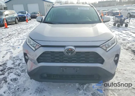 2019 Toyota Rav4 Xle из США, поврежденный, VIN JTMP1RFV3KD026784